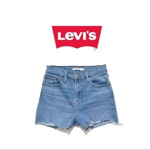😍 Women’s Levi’s Light Wash High Rise Shorts😍